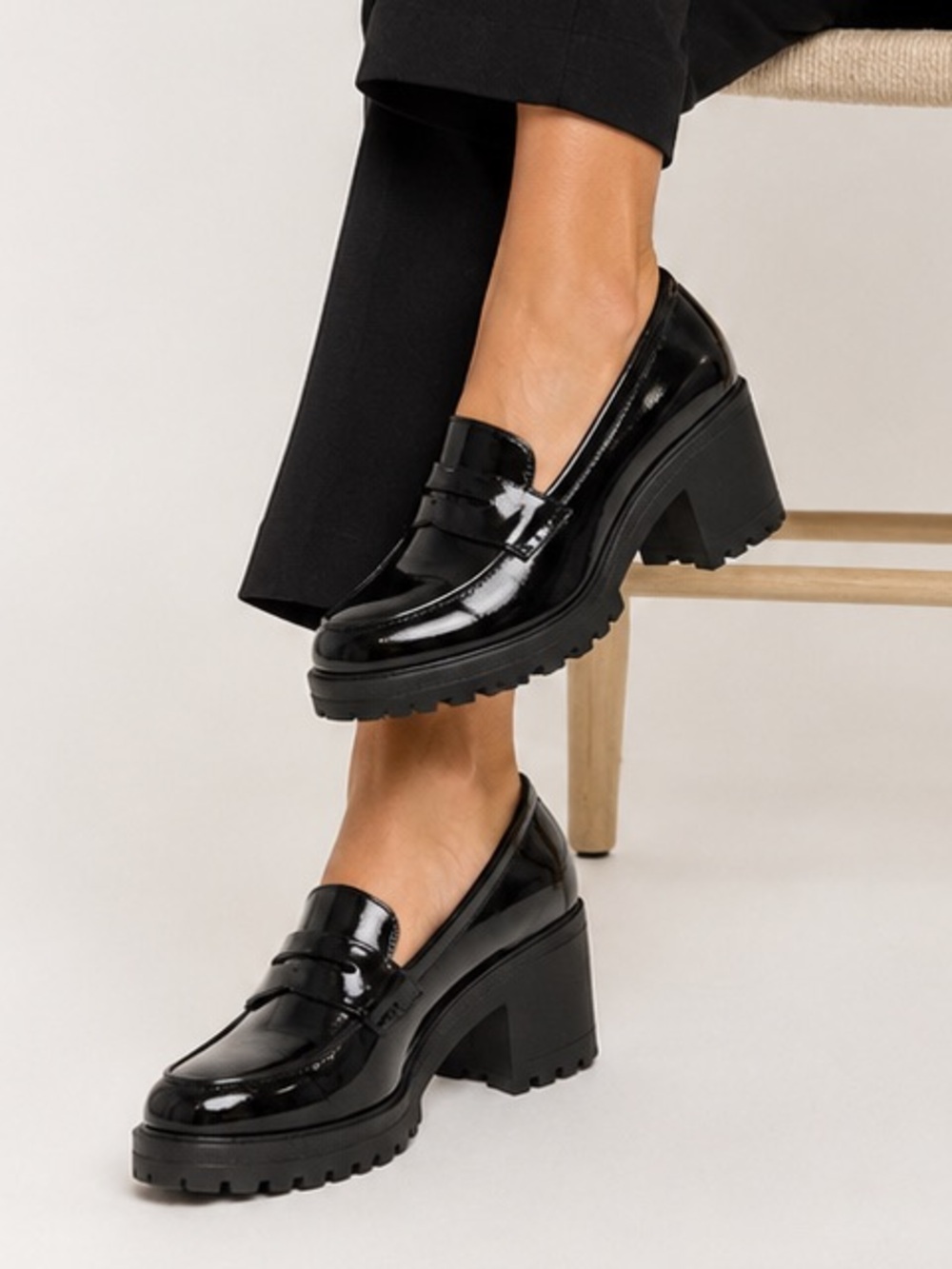 New Seychelles Black Patent Heeled Penny Loafers Chunky Heel 90s Size 9